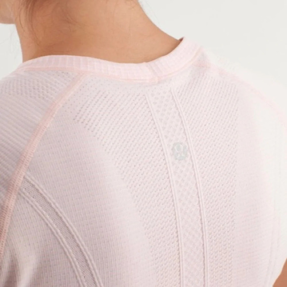 LULULEMON ATHLETICA Swiftly Tech Short Sleeve Silverescent Seamless Shirt - Picture 4 of 9
